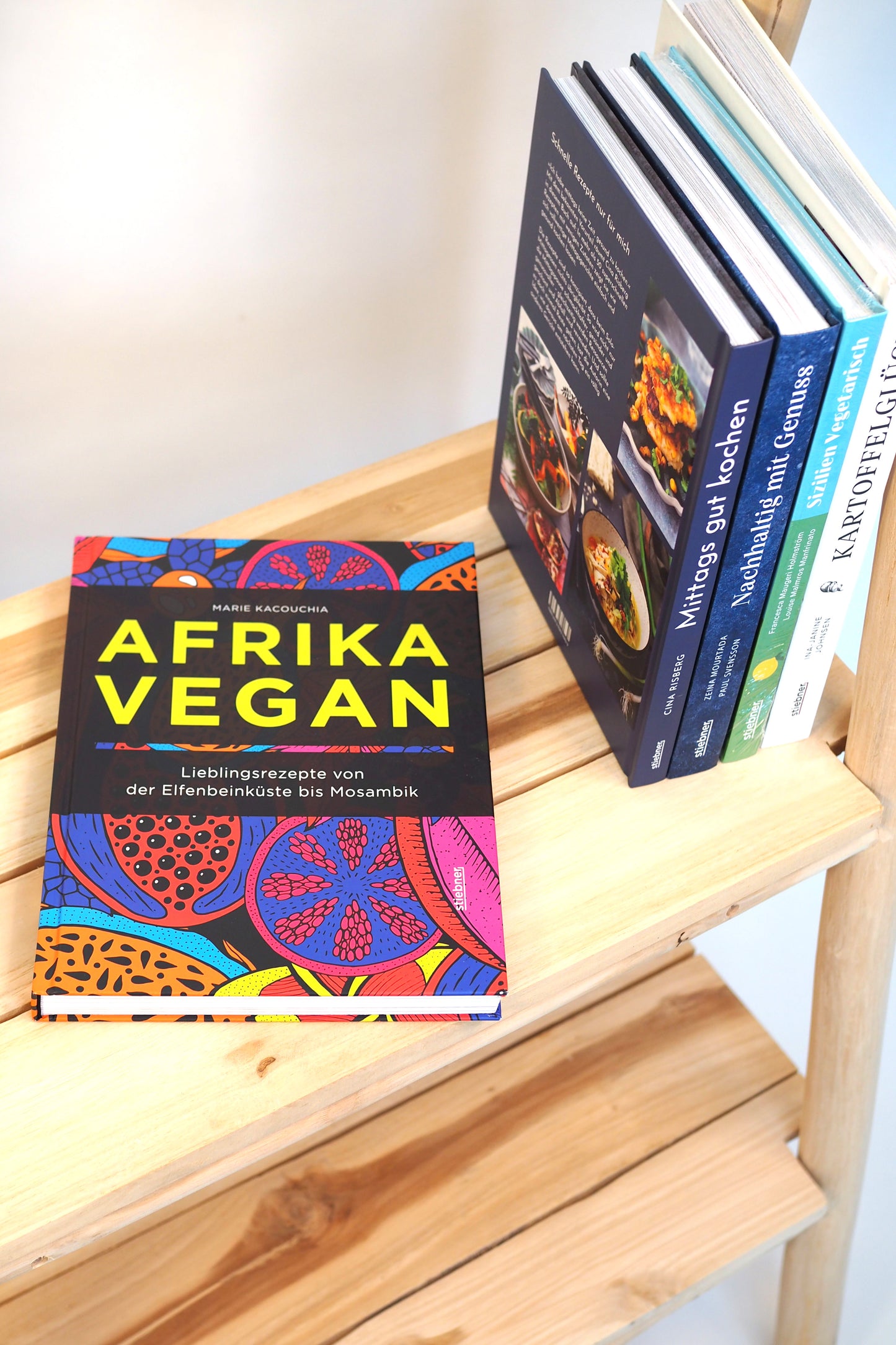 AFRIKA VEGAN by Marie Kacouchia - German Edition -