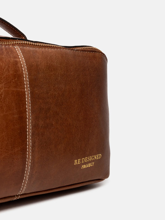 PROJECT P010 - Farbe Walnut / Bras -