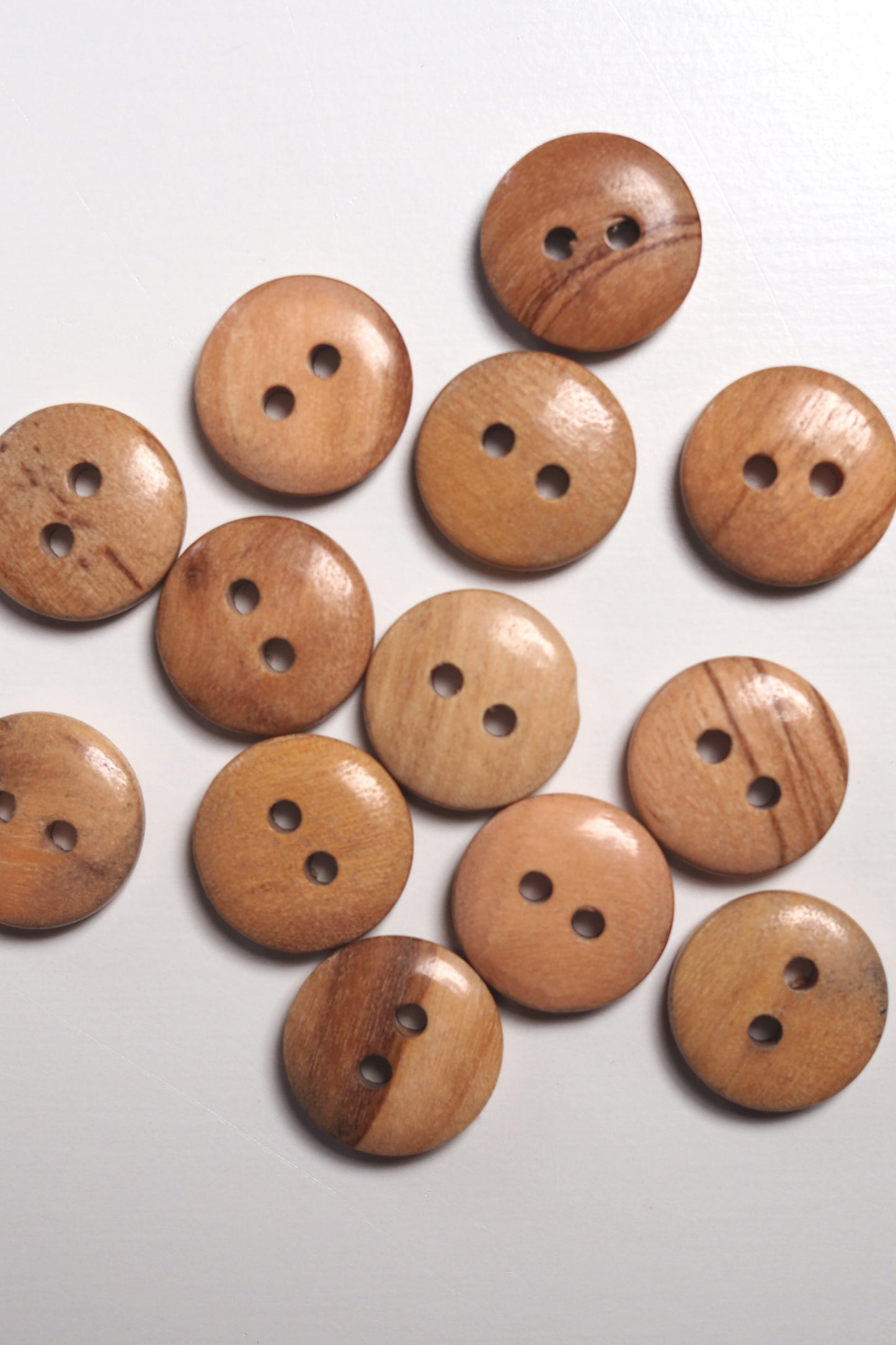 SMALL WOODEN BUTTON