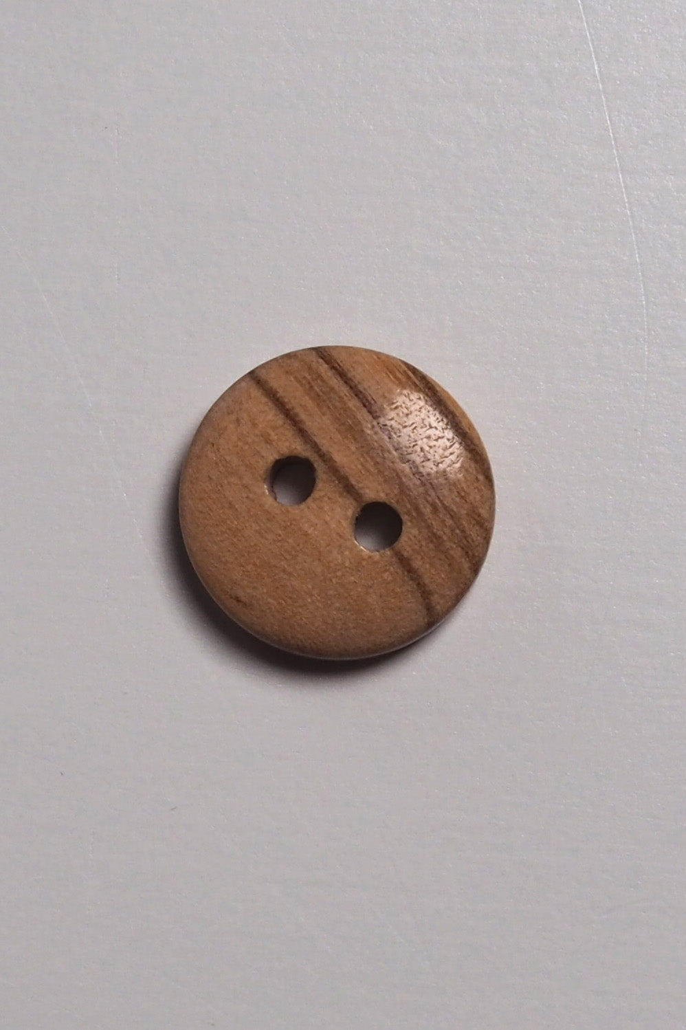 SMALL WOODEN BUTTON