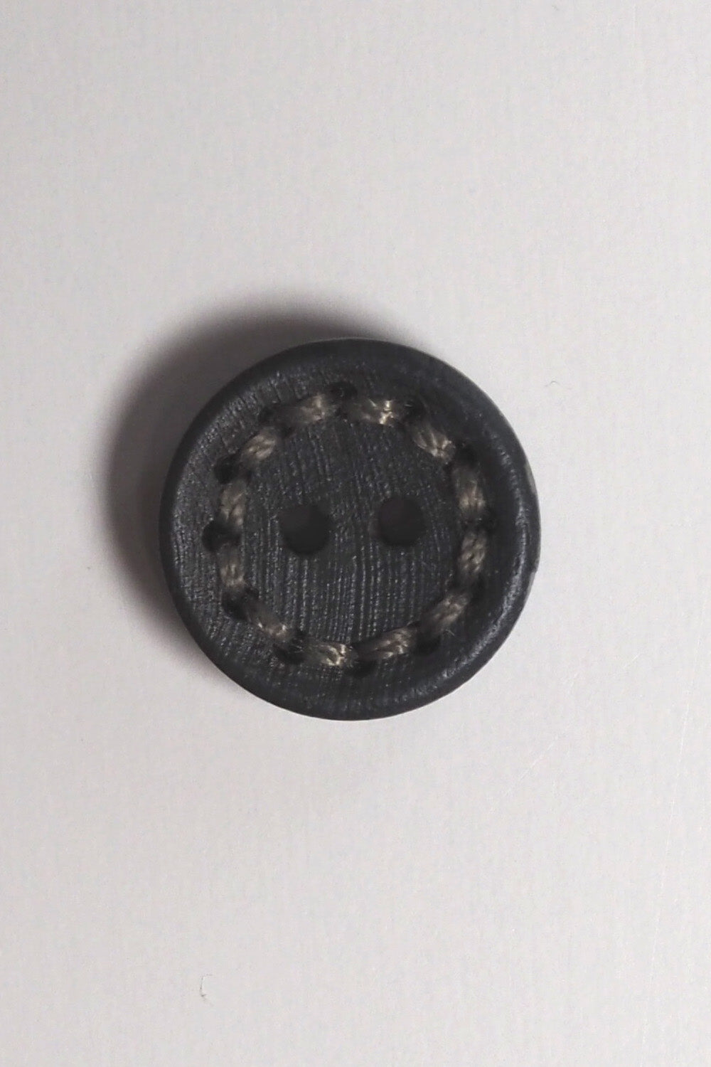 WOODEN BUTTON WITH YARN