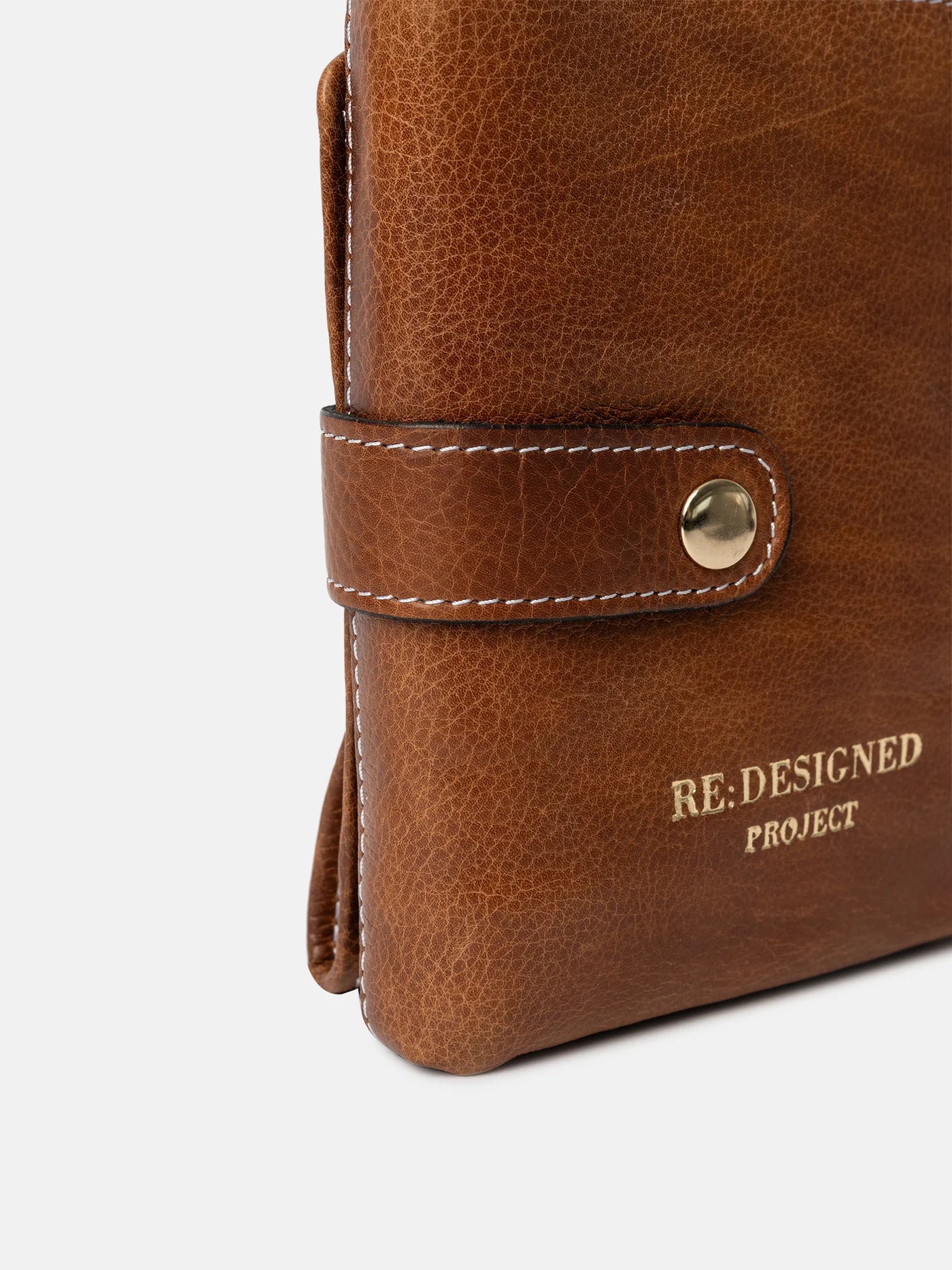 PROJECT PO34 - Farbe Walnut / Gold -