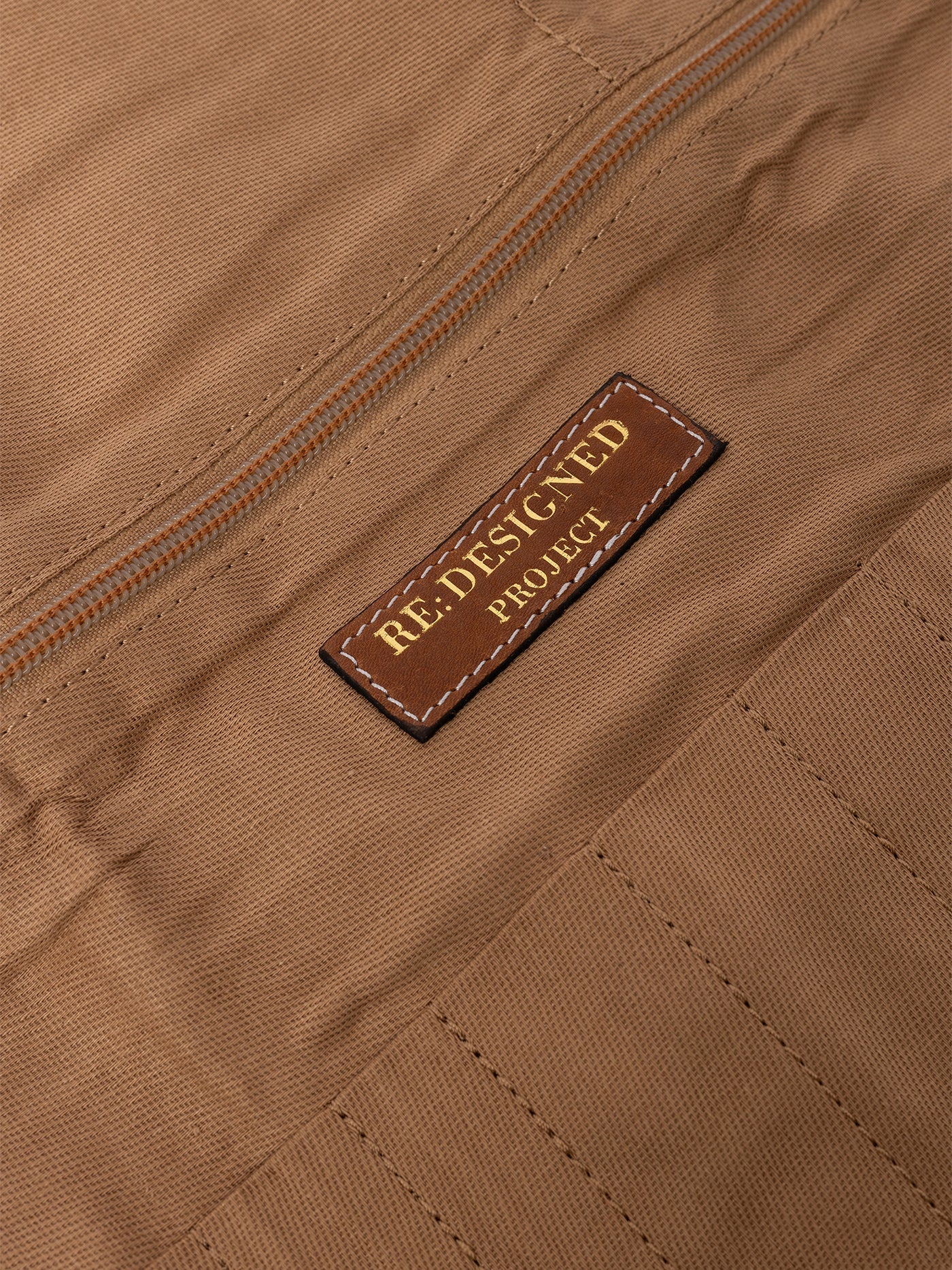 PROJECT PO34 - Farbe Walnut / Gold -